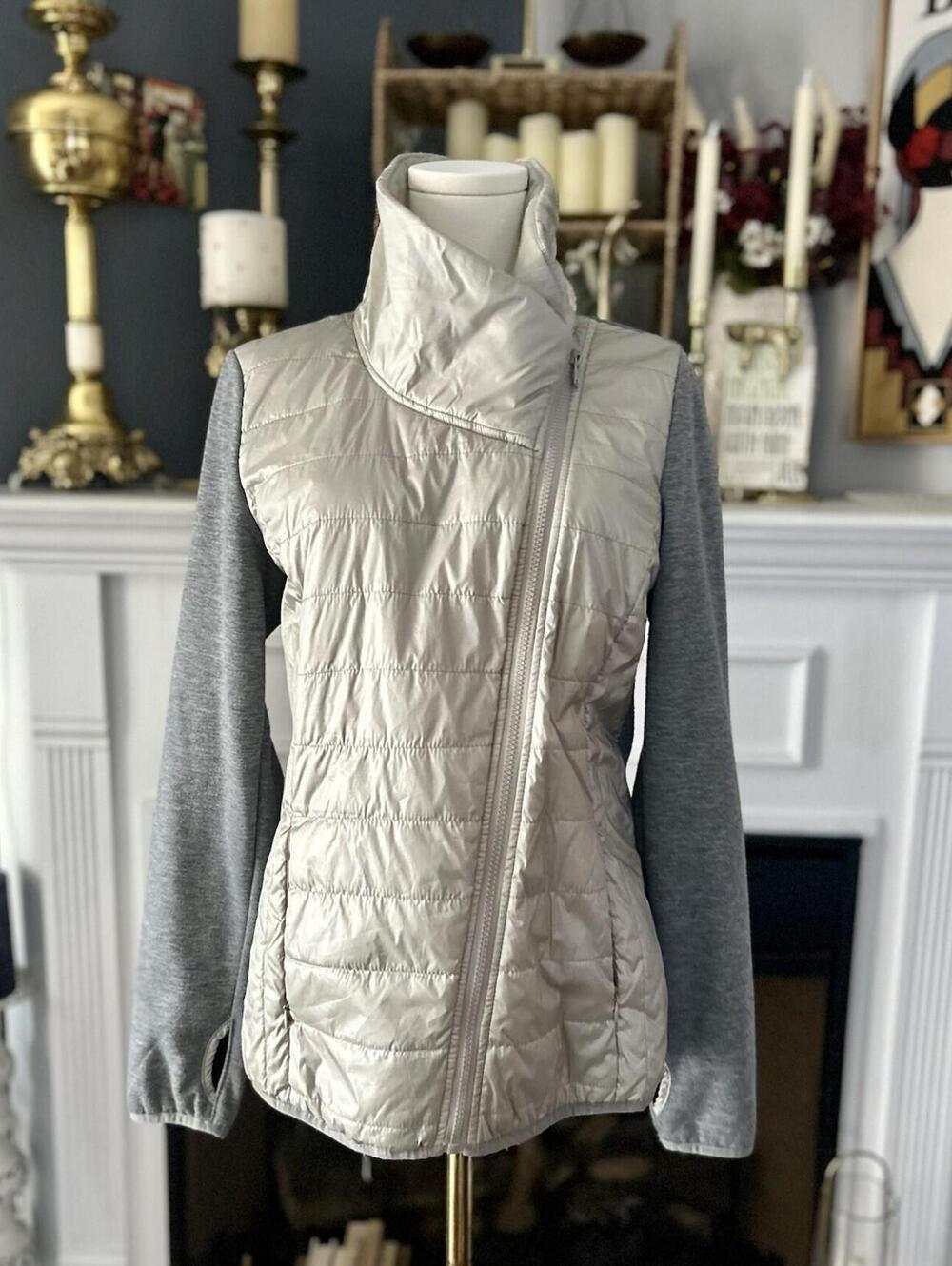 Xersion Women’s Jacket Size Medium, Gray & Cream Quilted
